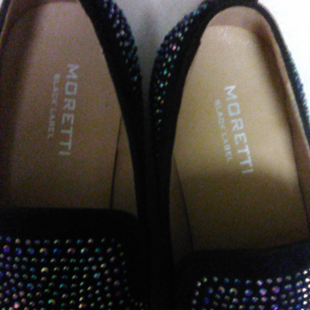 Shoe's - Picture 3 of 5